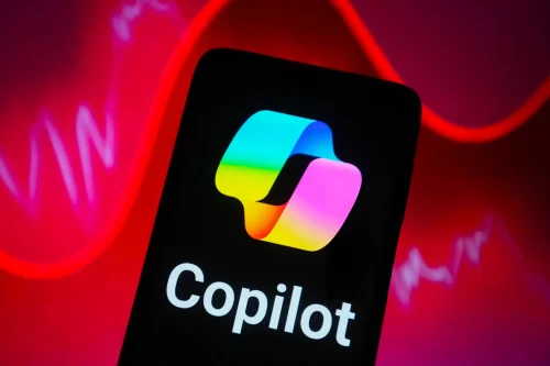 microsoft copilot ai logo phone 65a542e2db28d1d08cc7e97c مقایسه‌ای بین سه ابزار هوش مصنوعی (مایکروسافت Copilot، OpenAI ChatGPT و Google Gemini) تیر ۱۴۰۵